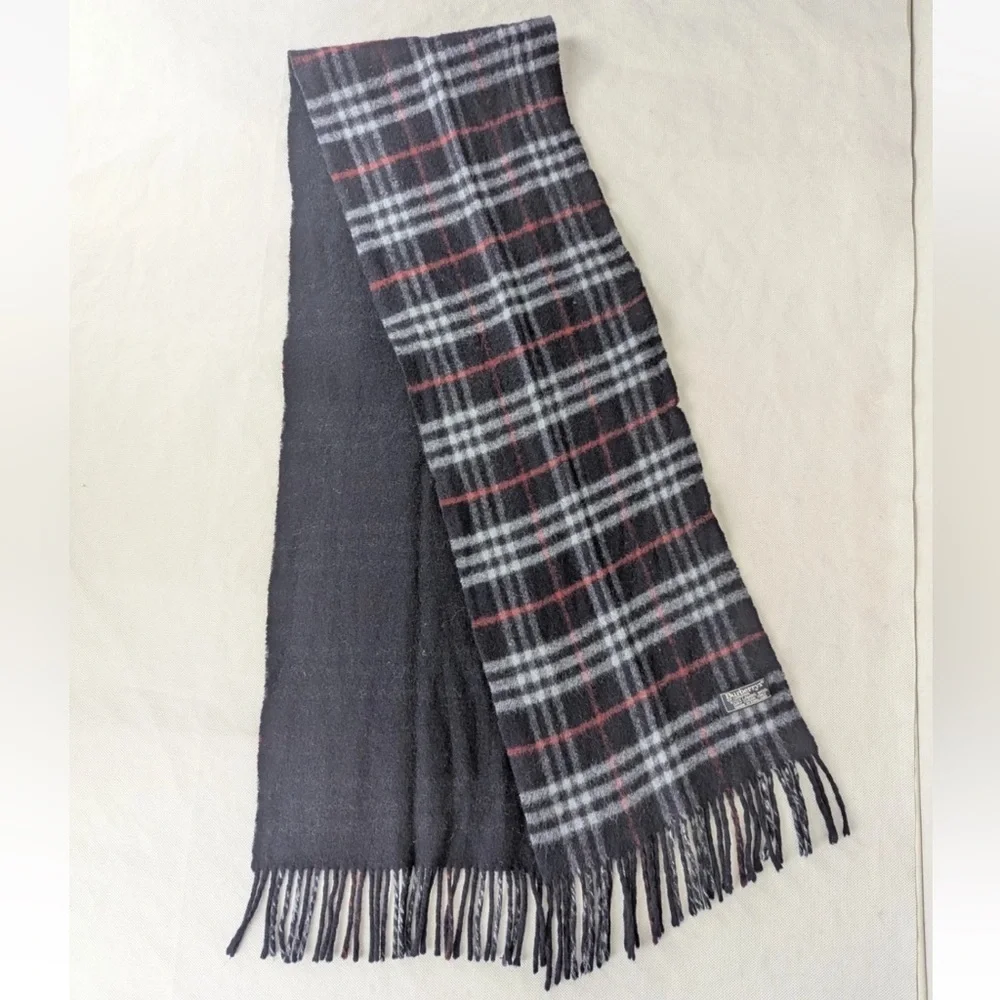 Vintage Burberry Classic Black and Red Plaid Scarf 100% lambs wool(unisex)